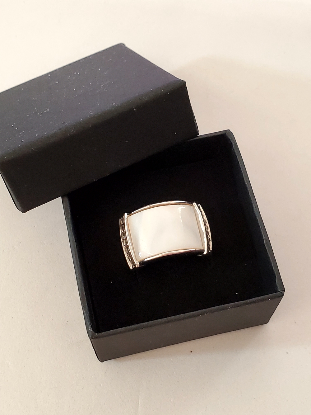 Lia Sophia Harbor Cocktail Mother of Pearl & Crystal Ring SZ 10 Retired 2014 New
